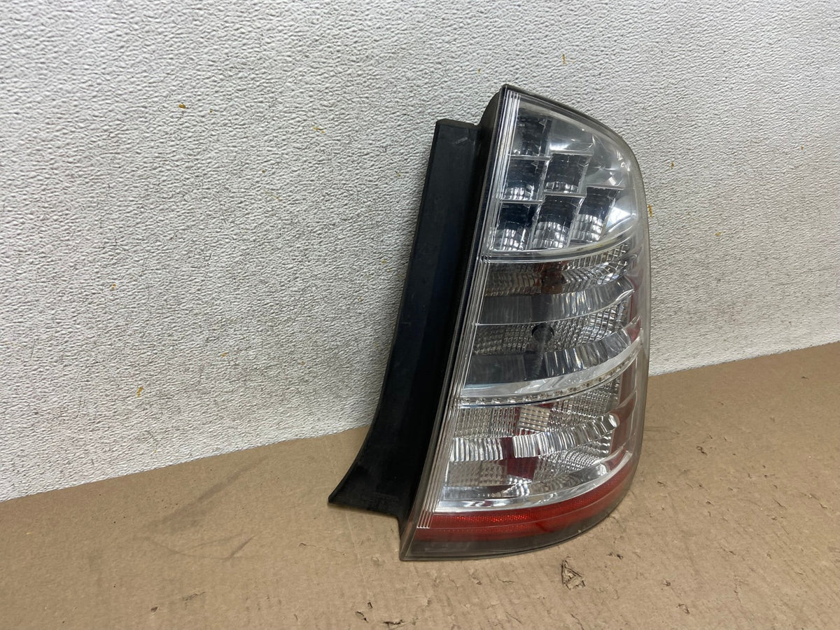2006 to 2009 Toyota Prius Tail Light Right Passenger Side AH6928 LK1
