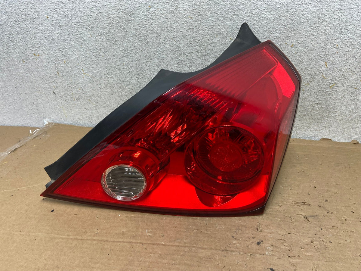 2008 to 2013 Nissan Altima Coupe Tail Light Right Passenger Side AH9022 LK0