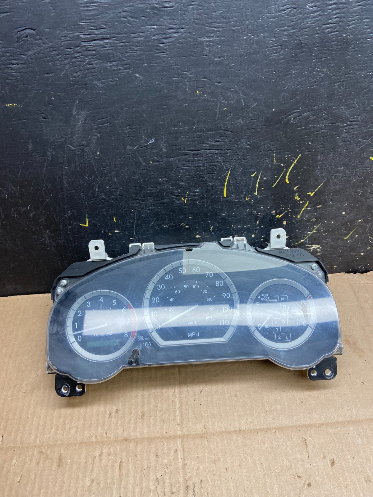 2004 2005 Toyota Sienna Speedometer Cluster Gauge Y2407  DG0