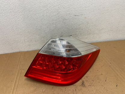 2009-2011 Hyundai Genesis Sedan Right Passenger RH Tail Light AD3161 DW0