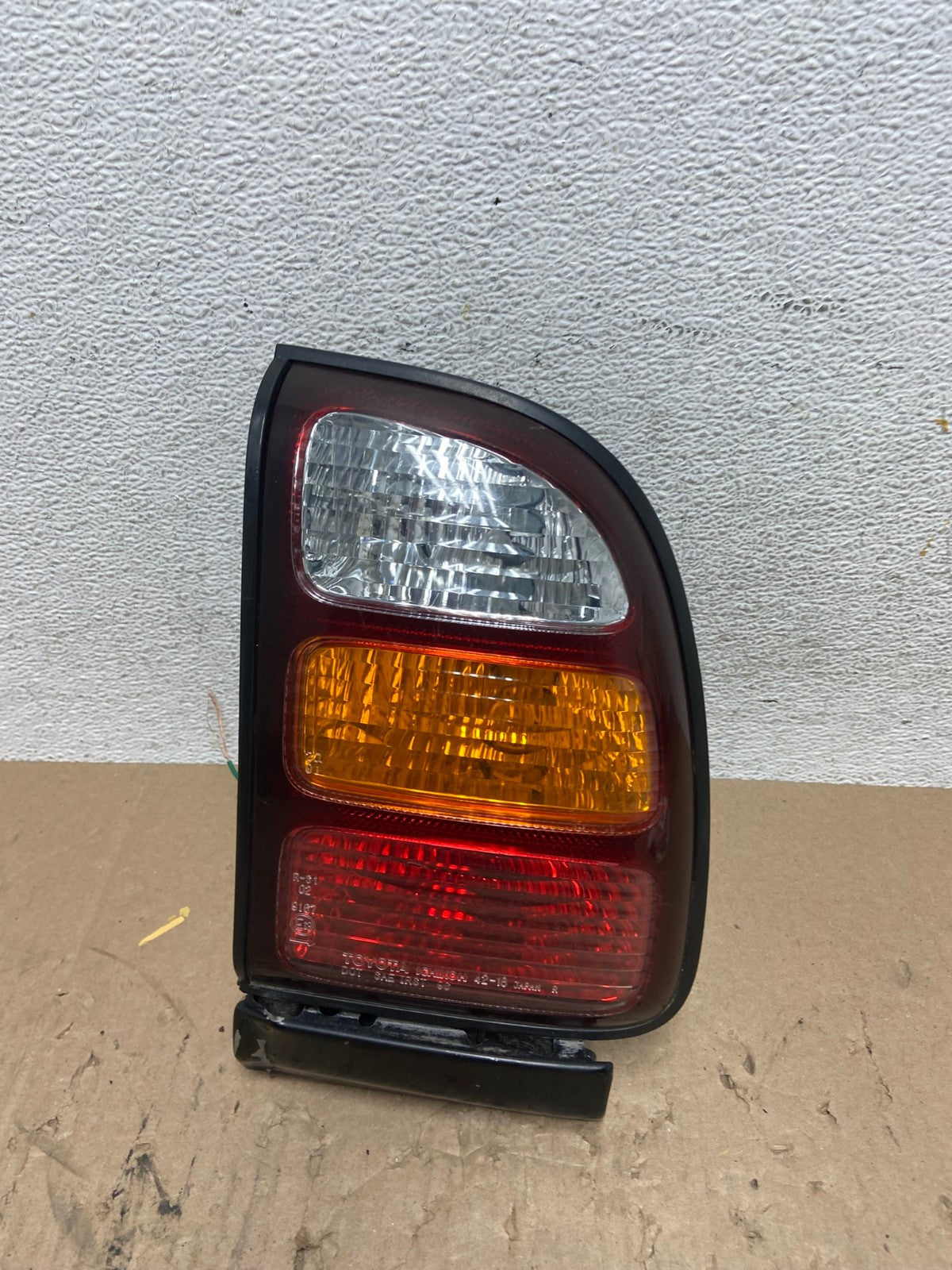 1998 2000 Toyota RAV4 Right RH Passenger Side Tail Light AE8886 LK0