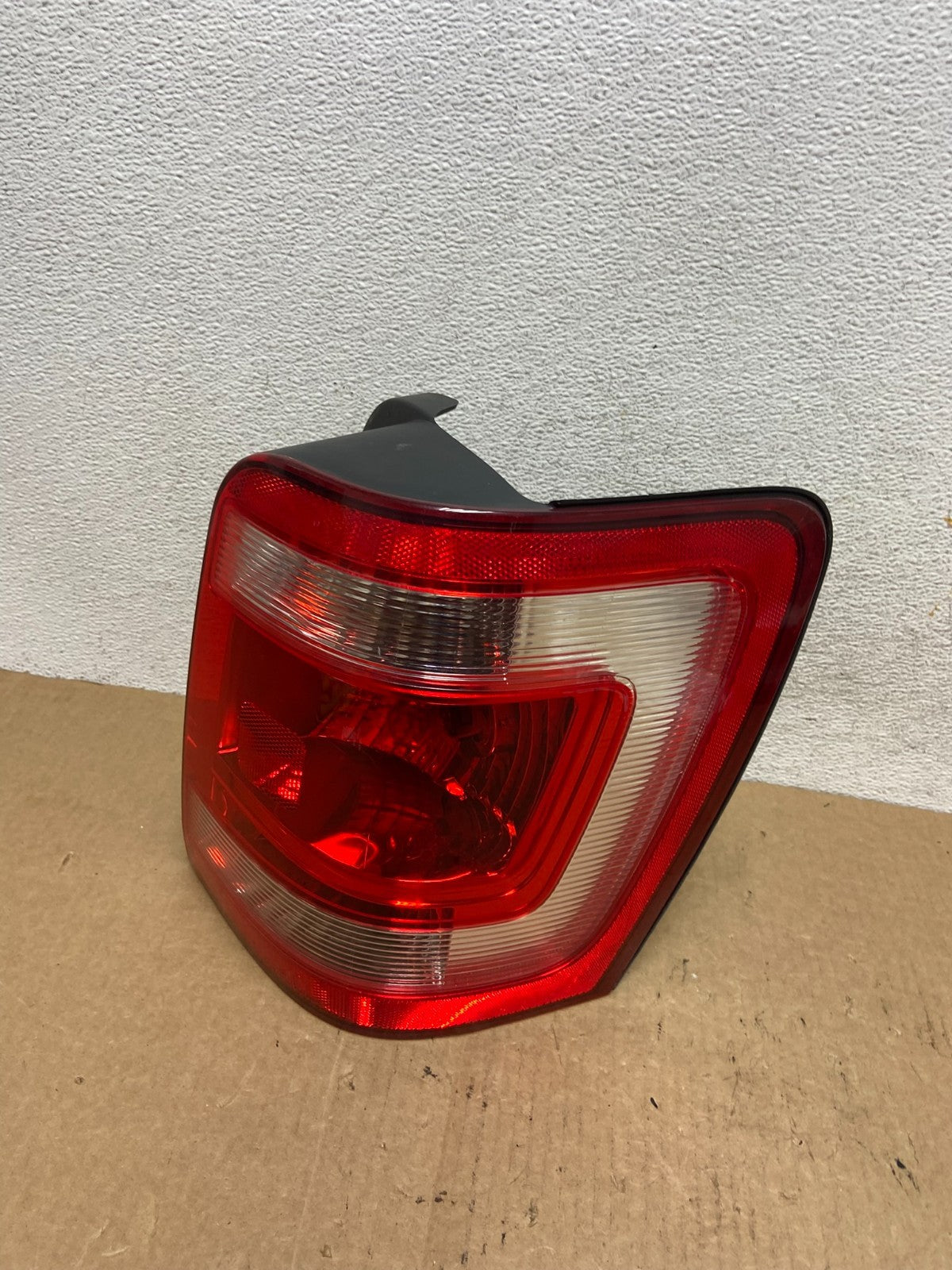 2008 to 2012 Ford Escape Right Passenger RH Side Tail Light AF9737 DW0