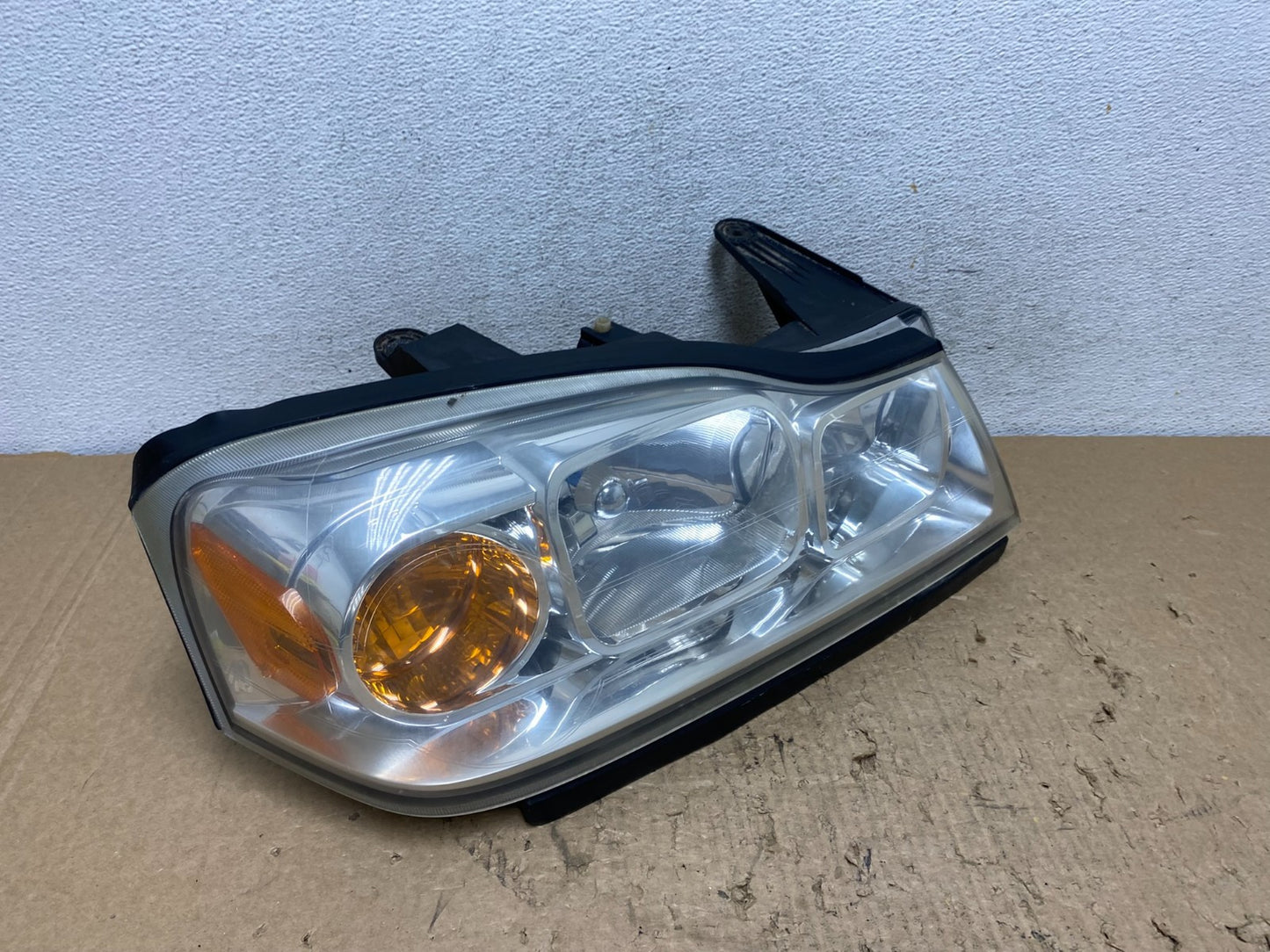 2006 to 2007 Saturn Vue Headlight Right Passenger Side Halogen AF8423 DW2