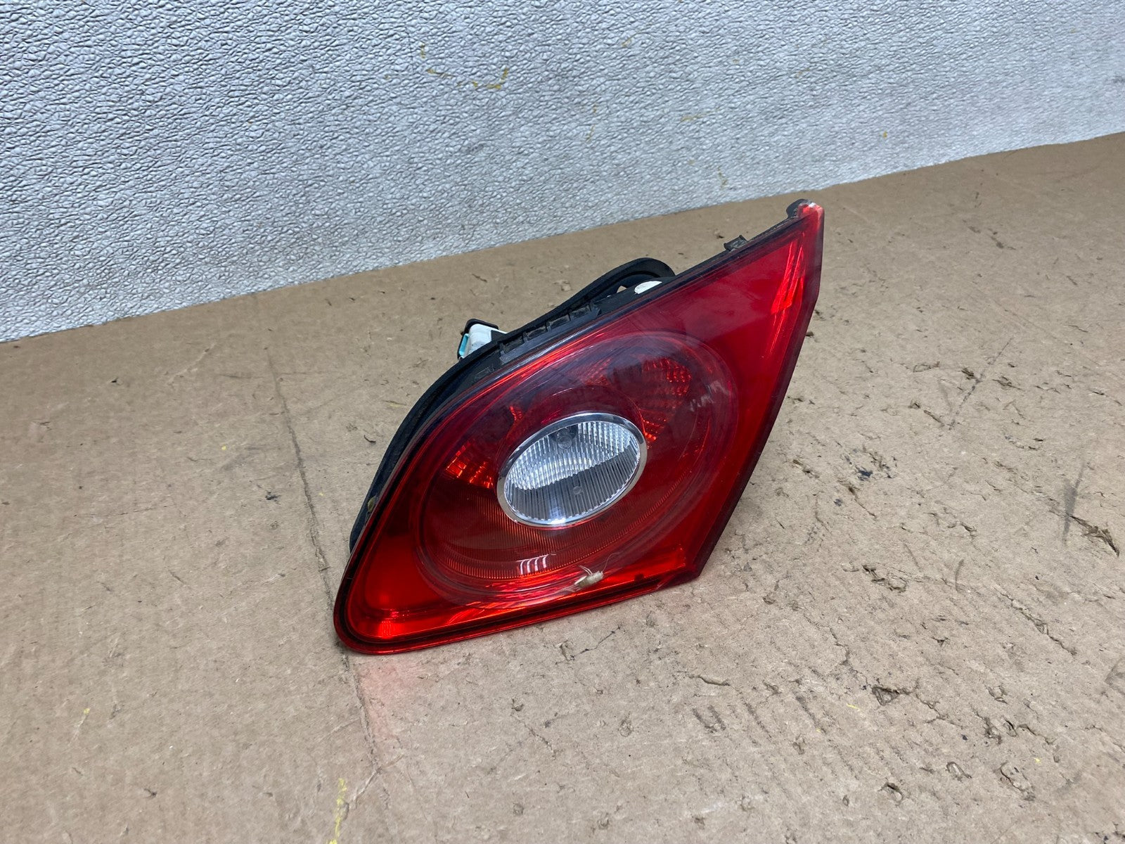 2009-2012 Volkswagen CC Right Passenger RH Side Tail Light Inner Trunk W9334 DW2