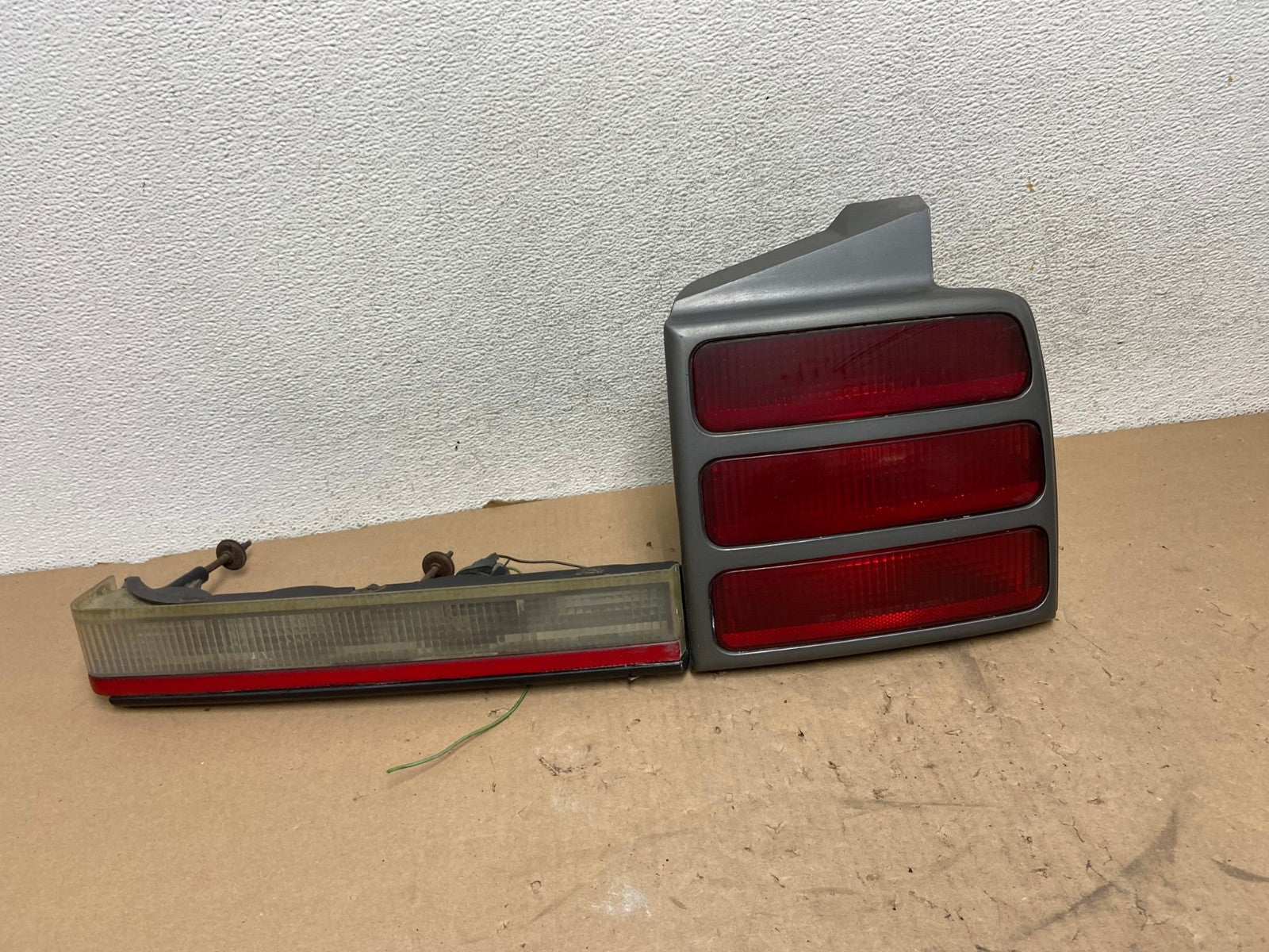 1991-1996 Oldsmobile Cutlass Ciera Right Passsenger Tail Light AG4222 LK0