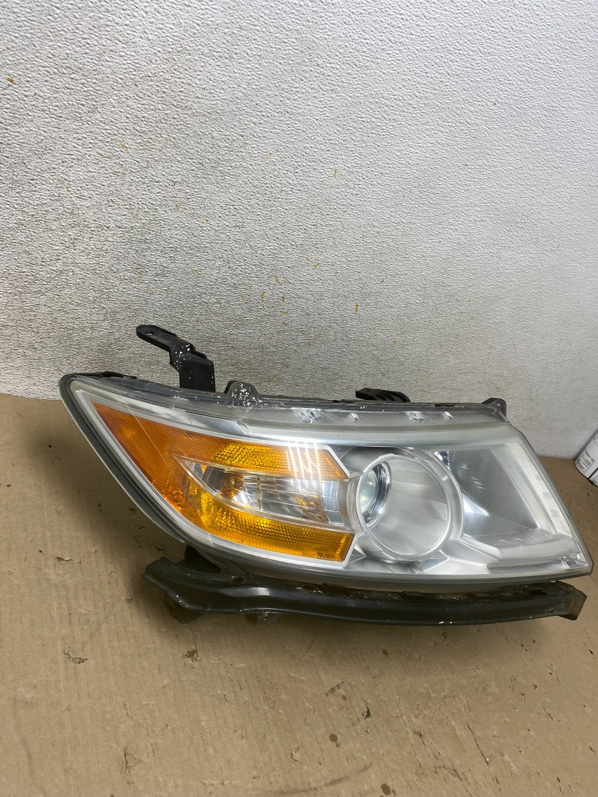 2011 to 2013 Honda Odyssey Front Right Passenger Headlight Halogen AH6883 DW2