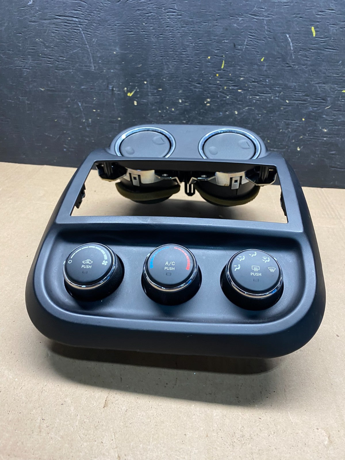 2011 to 2017 Jeep Compass Dash Climate Temperature Control Radio Bezel R6312 DG2