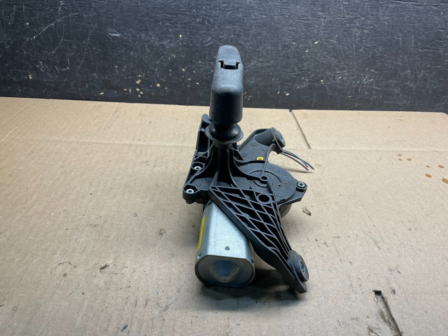 2011 to 2014 Ford Edge Licnoln MKX Rear Windshield Wiper Motor OEM v9063 DG2