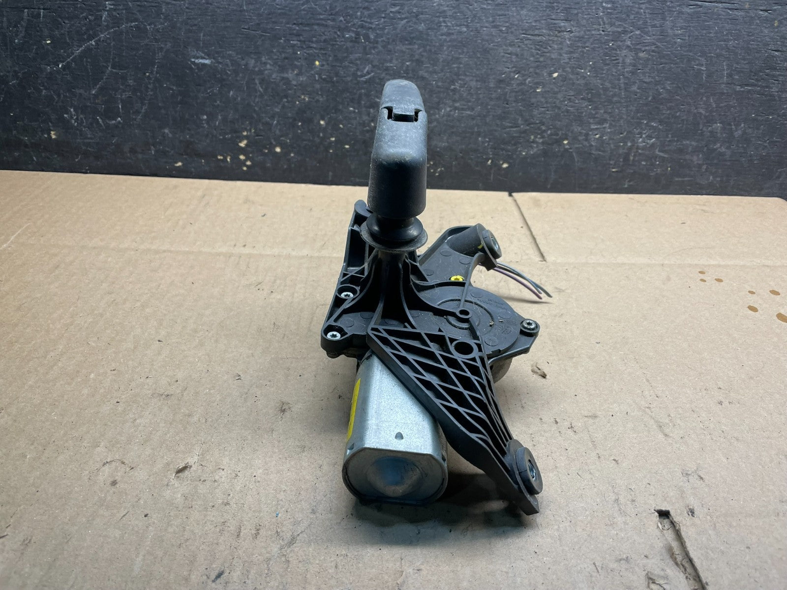2011 to 2014 Ford Edge Licnoln MKX Rear Windshield Wiper Motor OEM v9063 DG2