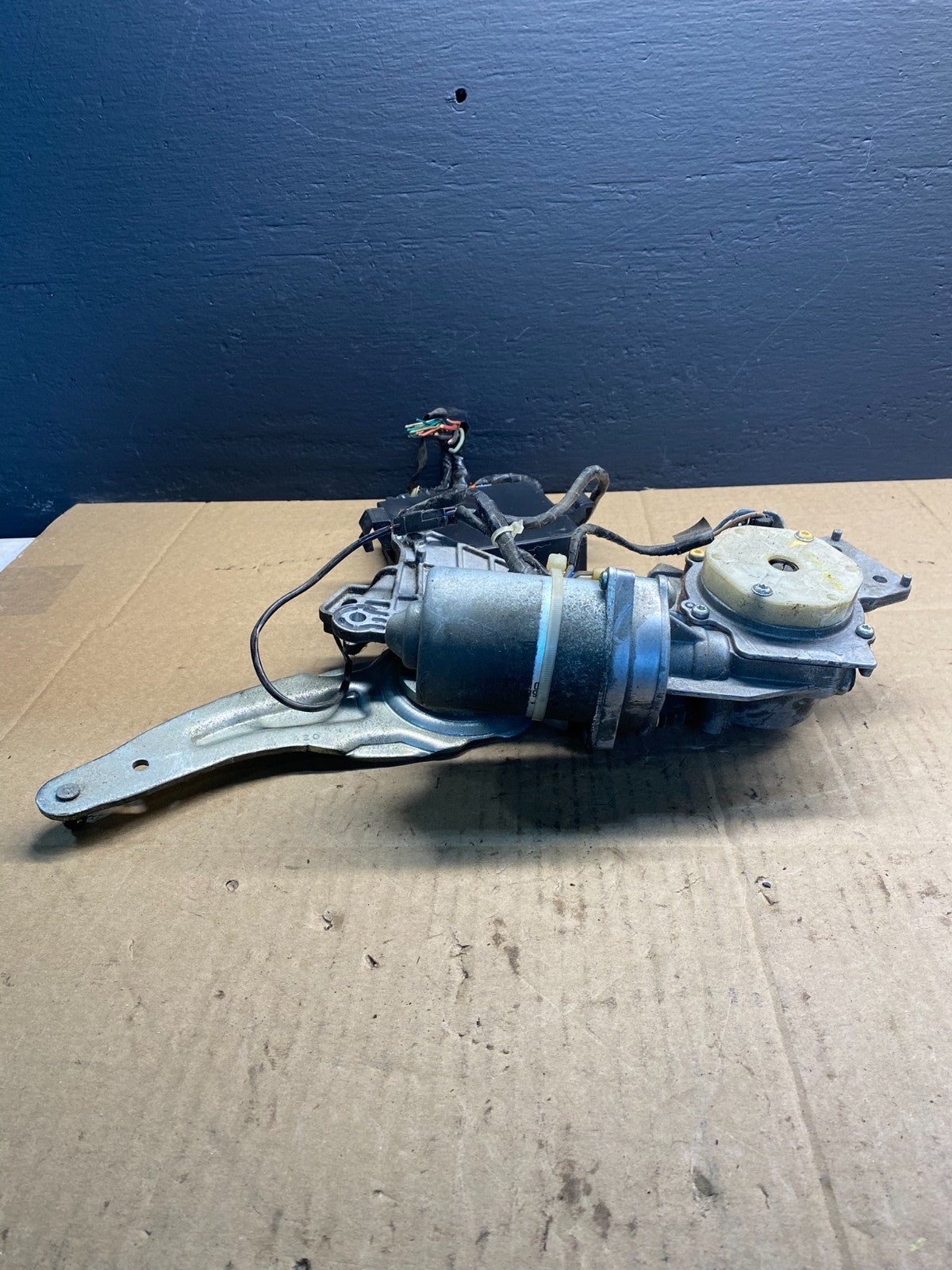 2007 2008 Acadia Enclave Escalade Suburban Liftgate Door Module Motor AB4240  DG6