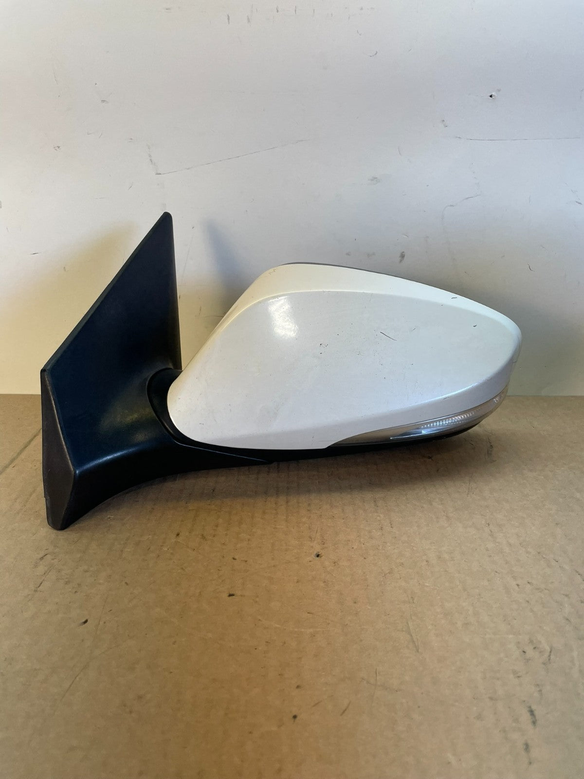 2011-2013 Hyundai Elantra Left Driver View Door Trn Sig Mirror AG2731 MS0