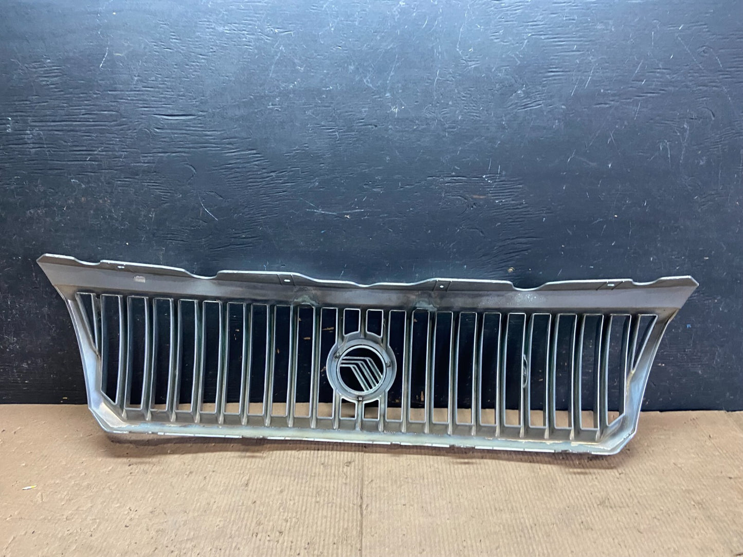 2002 to 2005 Mercury Mountaineer Front Upper Grill Grille Oem N9220 DG8