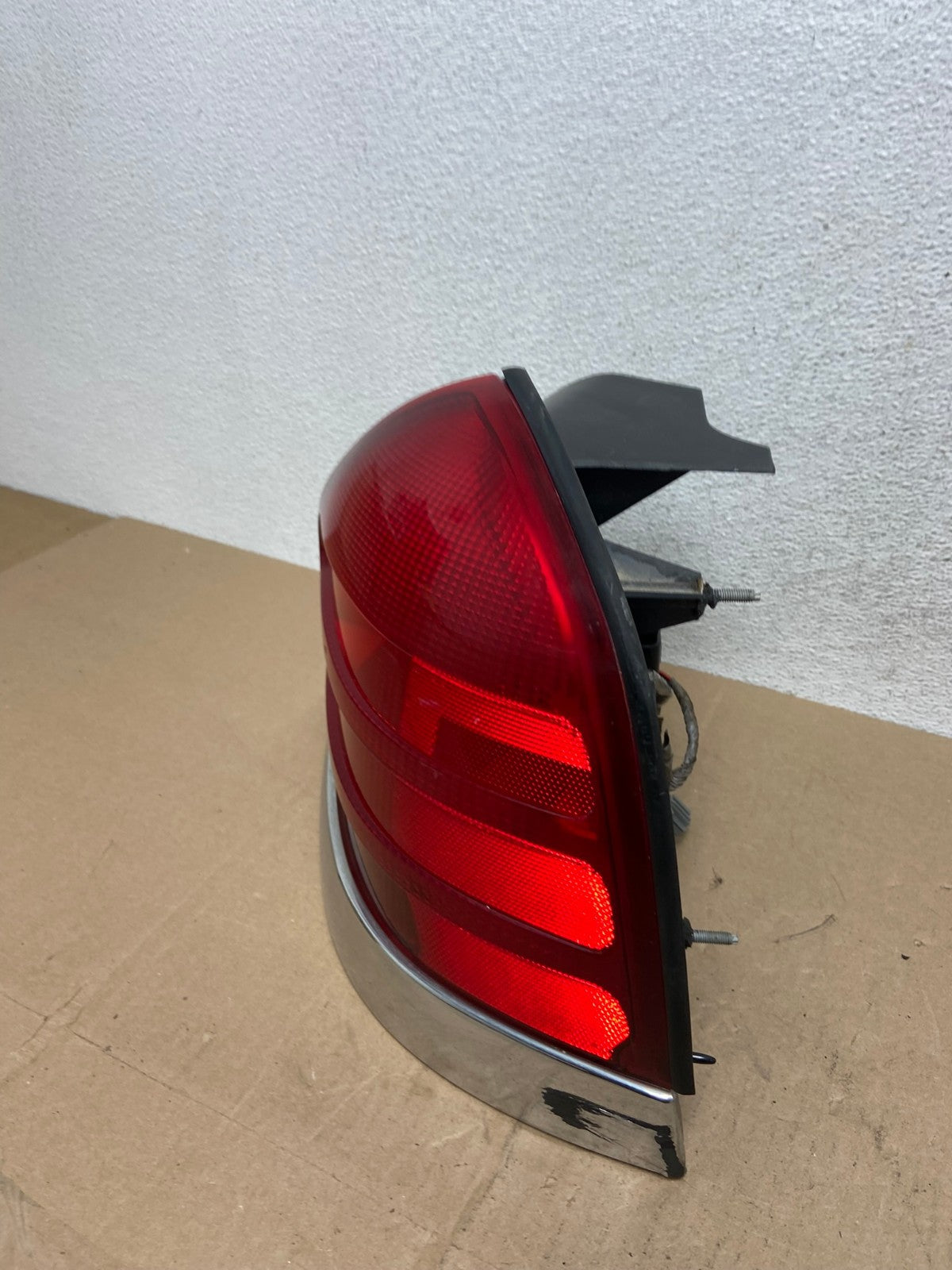 1998-2003 Ford Crown Victoria Right Passenger Rh Side Tail Light AE6684 LK1