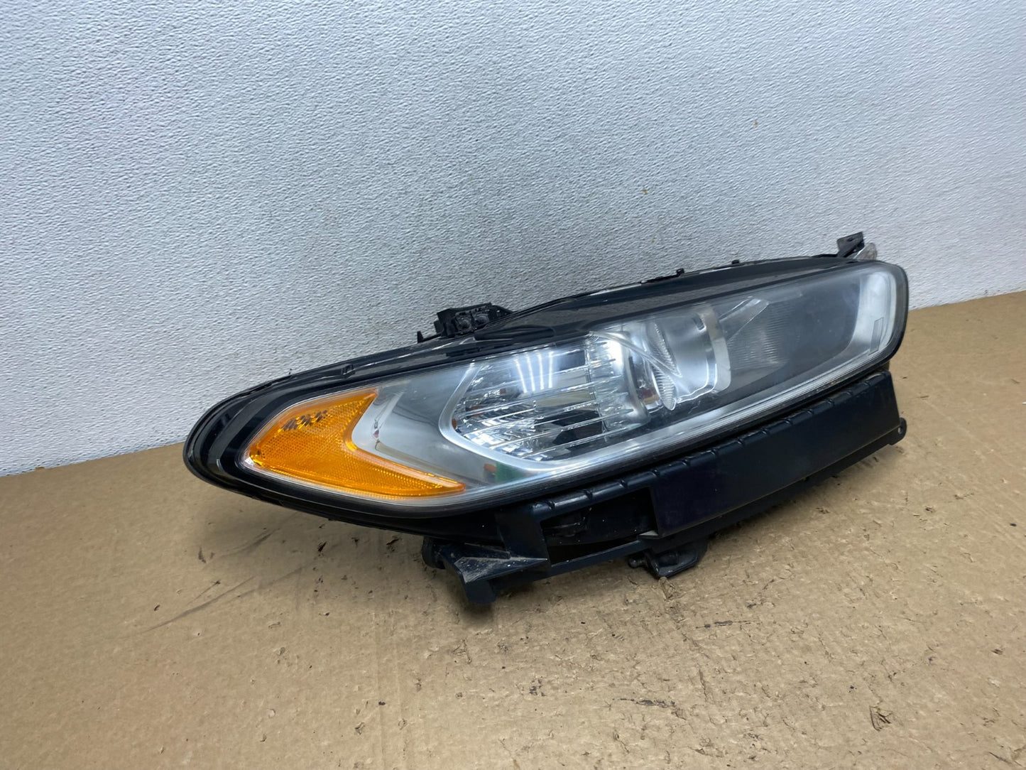 2013 to 2016 Ford Fusion Right Passenger Rh Side Headlight AG1432 DW2