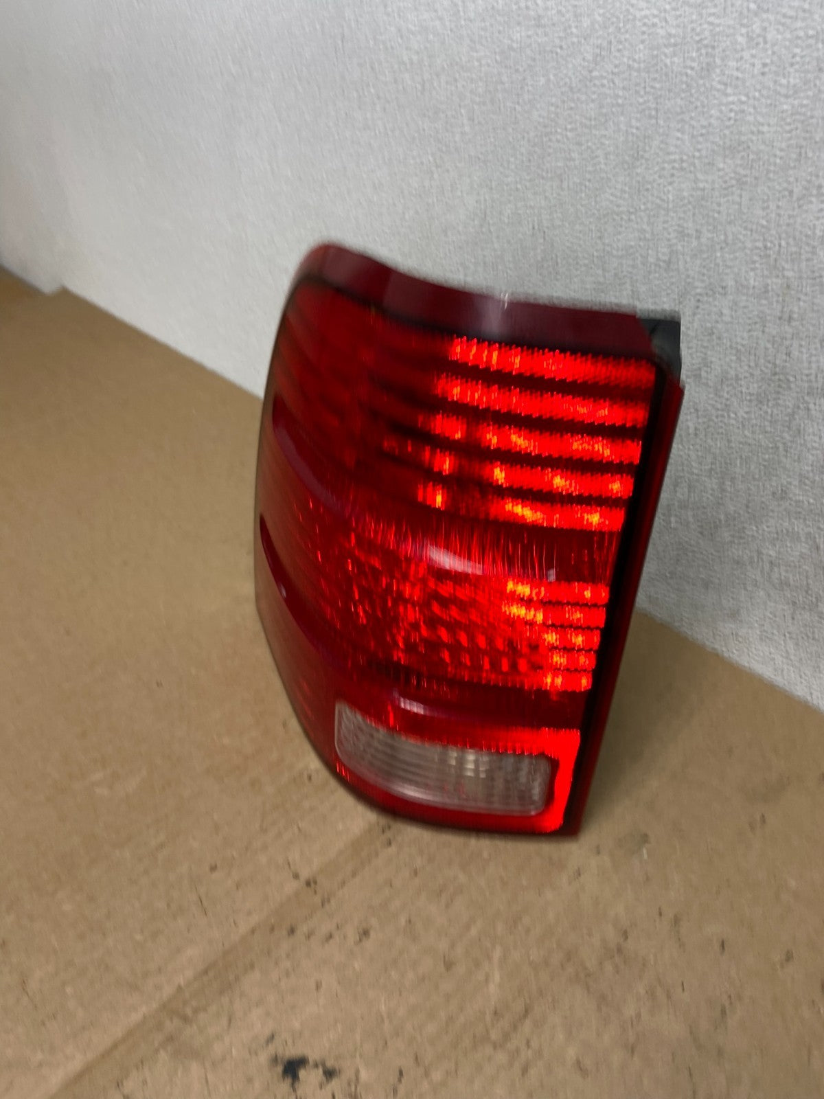 2002 to 2005 Ford Explorer Left Driver Lh Side Tail light AF9740 DW1