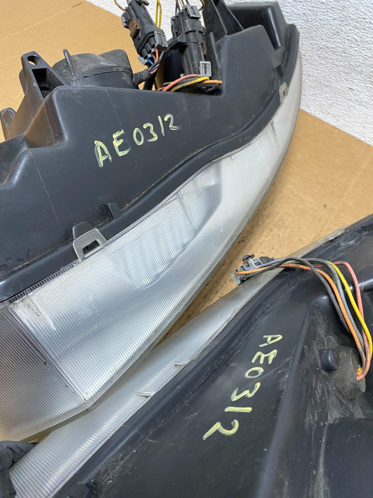 2003 to 2007 Saturn Ion Halogen Headlights Left+Right Side AE0312 DW8
