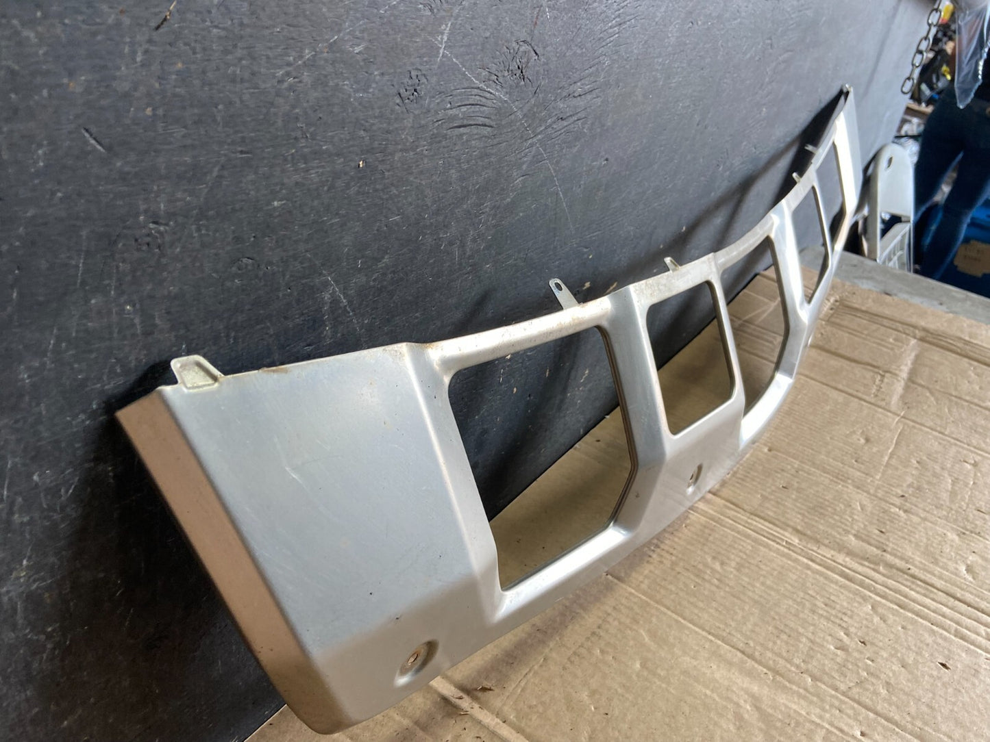 2009 to 2011 Mercedes-Benz ML550 Front Bumper Cover Metal Skid O11662
