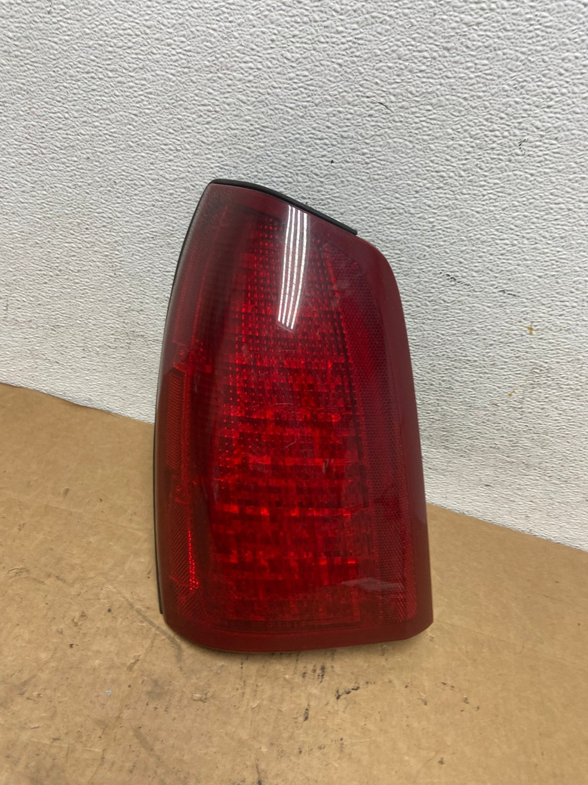 2000 to 2005 Cadillac Deville Left Driver Lh Side Tail Light AD5152 LK0