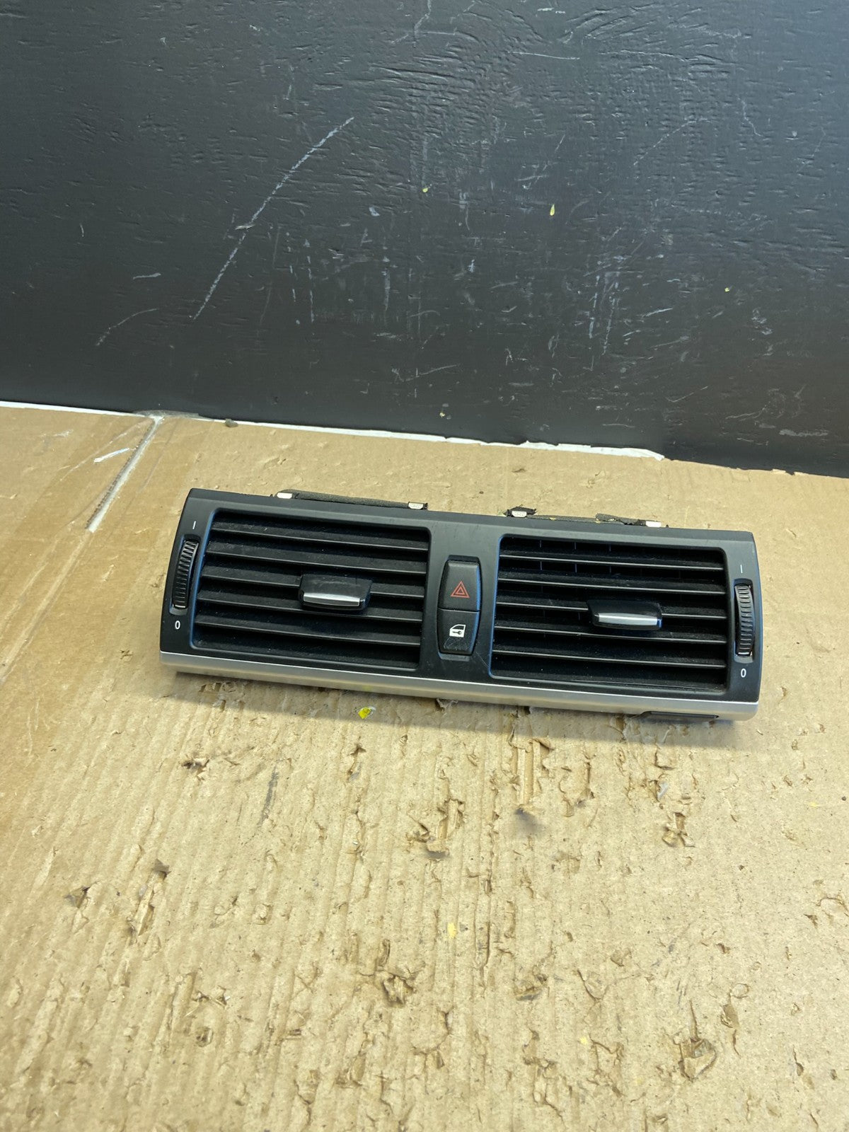 2007 to 2013 BMW X5 X6 Center Console Dash Air Vent OEM AB5856 DG0