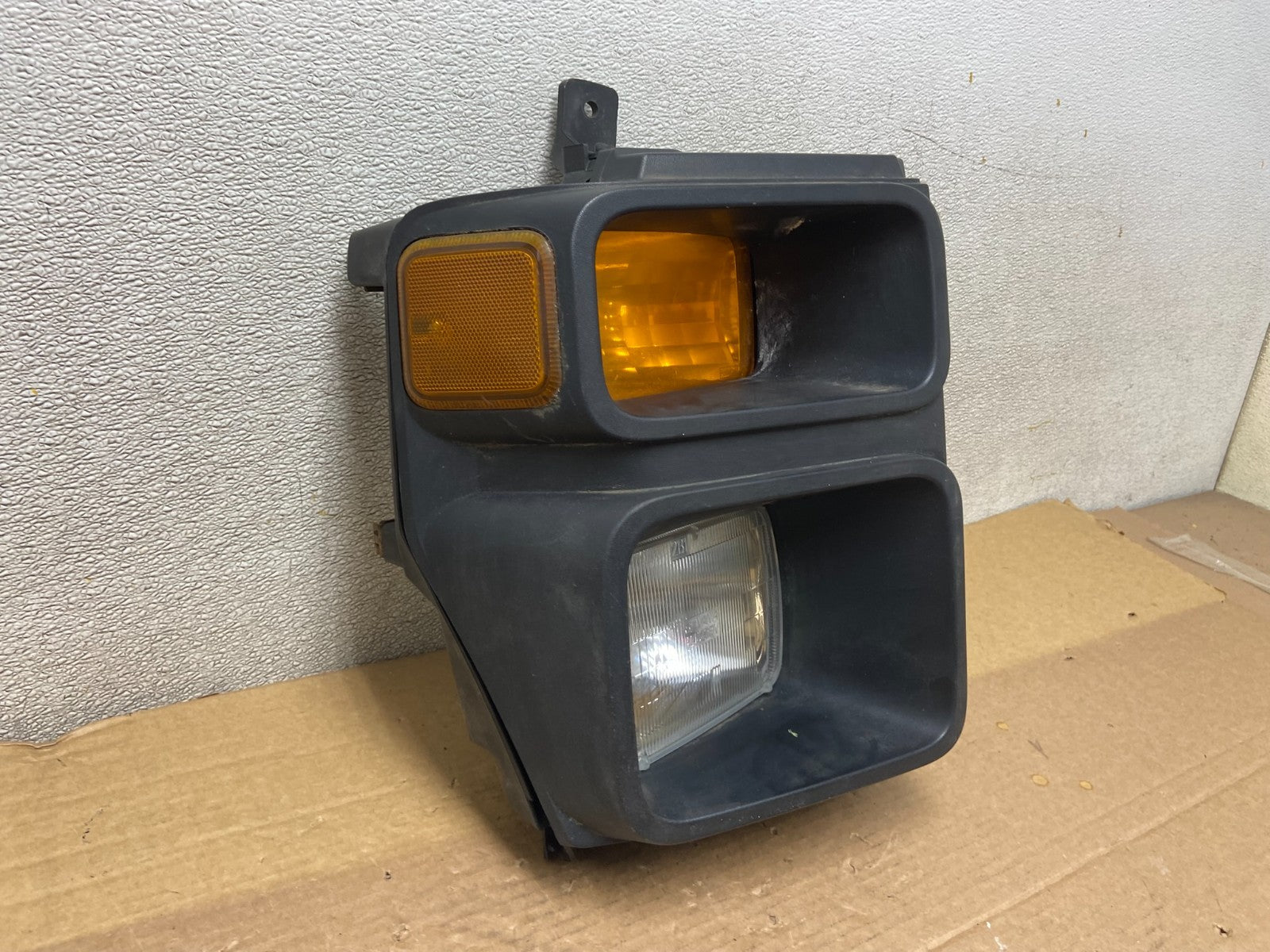 2008-2017 Ford E150 E250 E350 Van Right Side Headlight Bezel Trim OEM AB5094 DW2