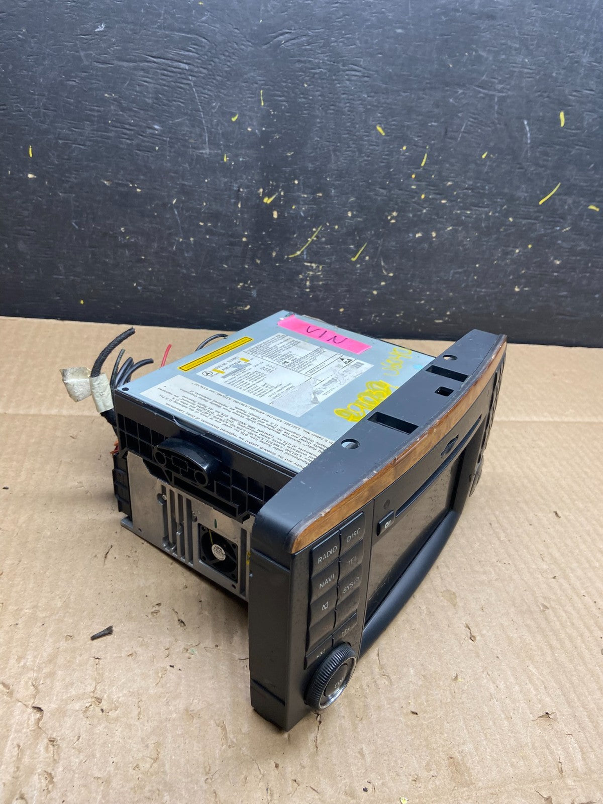 2009-2013 Mercedes W251 R350 Head Command Navigation Radio 6 CD Player U6040 DG3