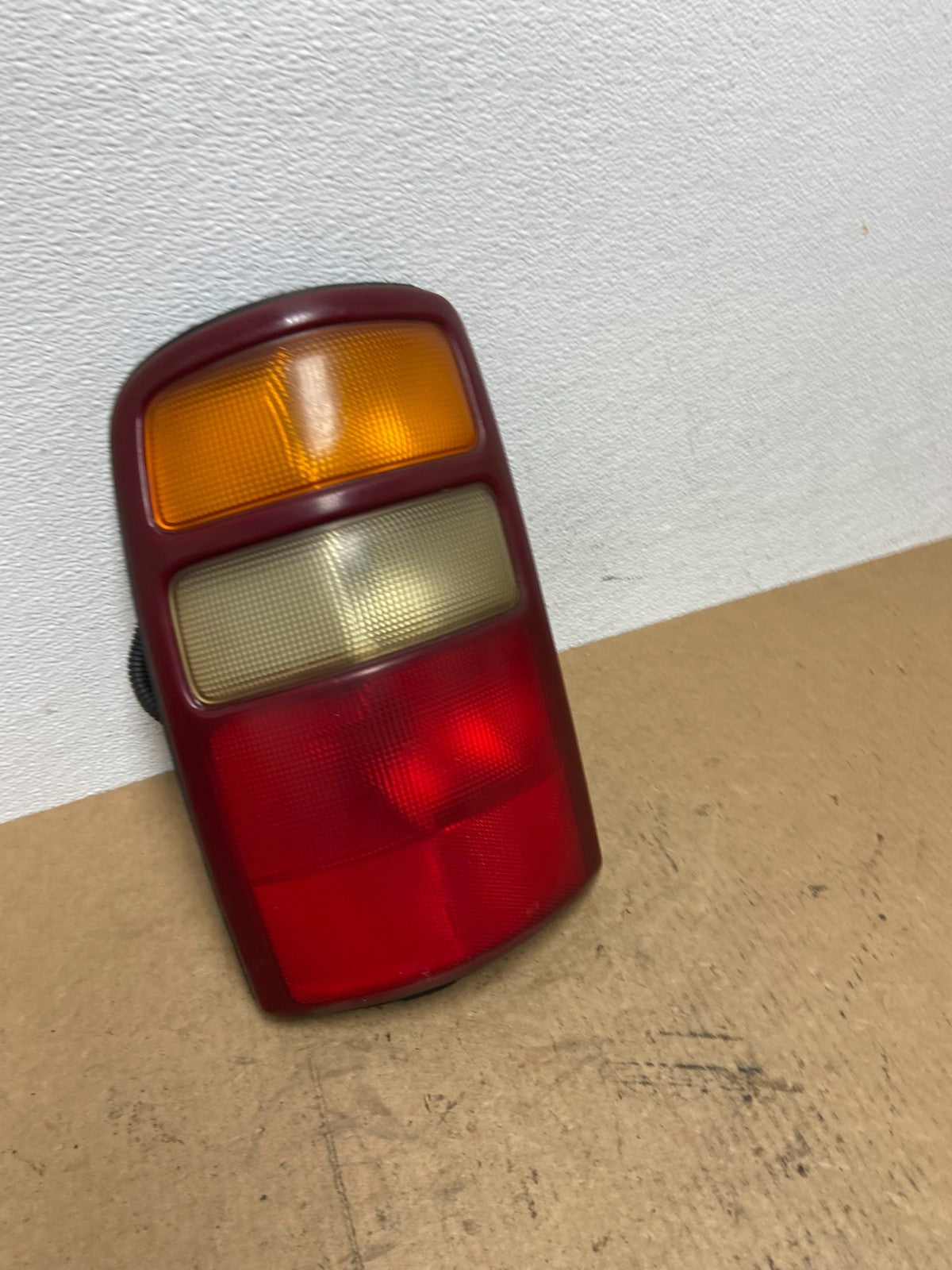 2000 - 2006 Chevrolet Suburban Tahoe Yukon Left Driver LH Tail Light AC3226 DW2