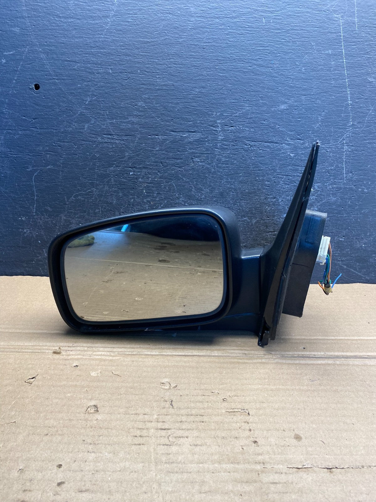 2003 to 2009 Kia Sorento Left Driver LH Door Mirror ae8111 DG7