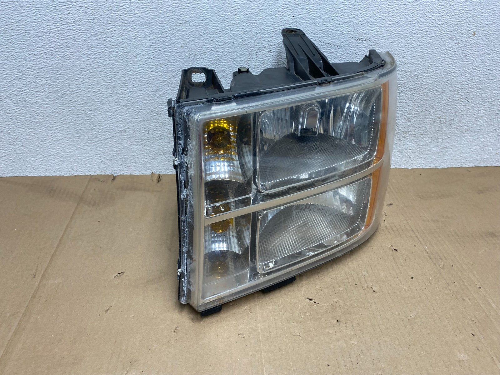 2007 - 2014 GMC Sierra Left Driver LH Side Halogen Headlight AE9109 DW2