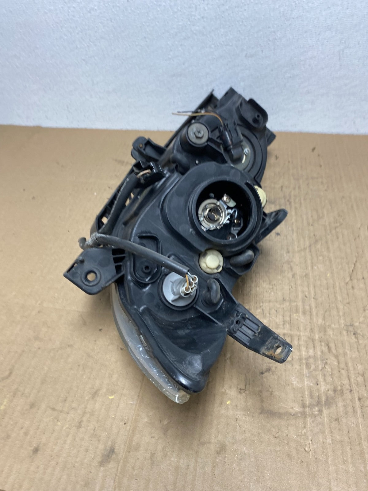 2004 to 2009 Mazda 3 Sedan Right Passenger Rh Side Headlight Oem AB8443 DW6