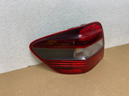 2009 to 2011 Mercedes ML350 ML-Class Left Driver Side LH Tail Light AF9909 LK2