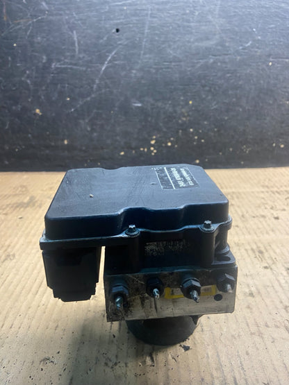 2004 to 2005 BMW 525i ABS Anti-Lock Brake Pump 6758743 Y4295 DG3