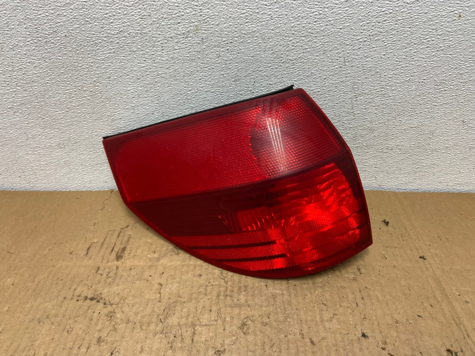 2004 to 2005 Toyota Sienna Left Driver LH Side Tail Light AC8265 LK0