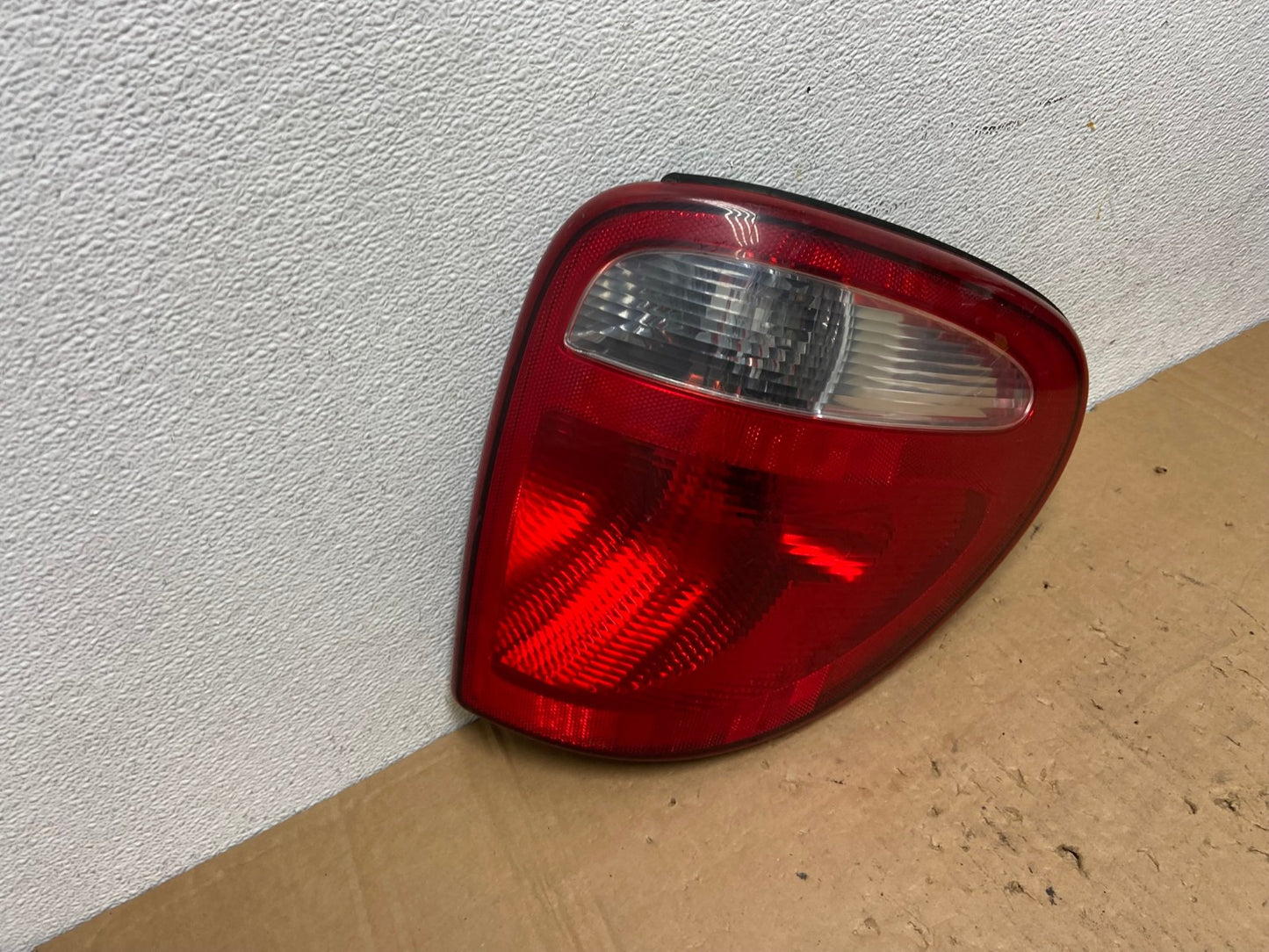 2004 - 2007 Dodge Grand Caravan Right Passenger Side Tail Light AD3109 LK2