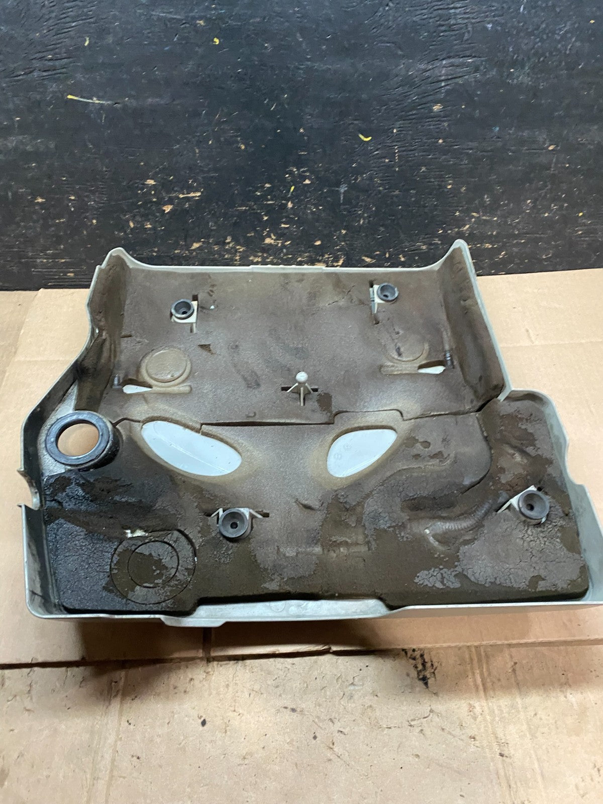 2004 to 2007  Cadillac CTS 3.6L Plastic Engine Cover Shield W2453 DG5