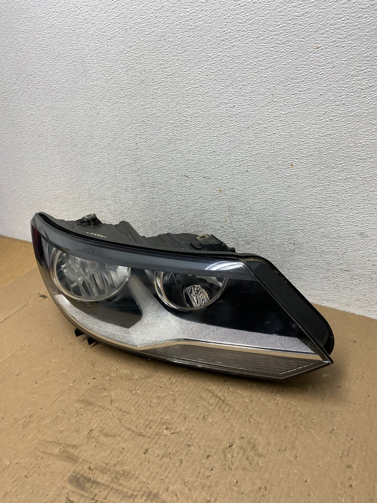 2012 to 2018 Volkswagen Tiguan Right Passenger RH Halogen Headlight AD7798 DW1