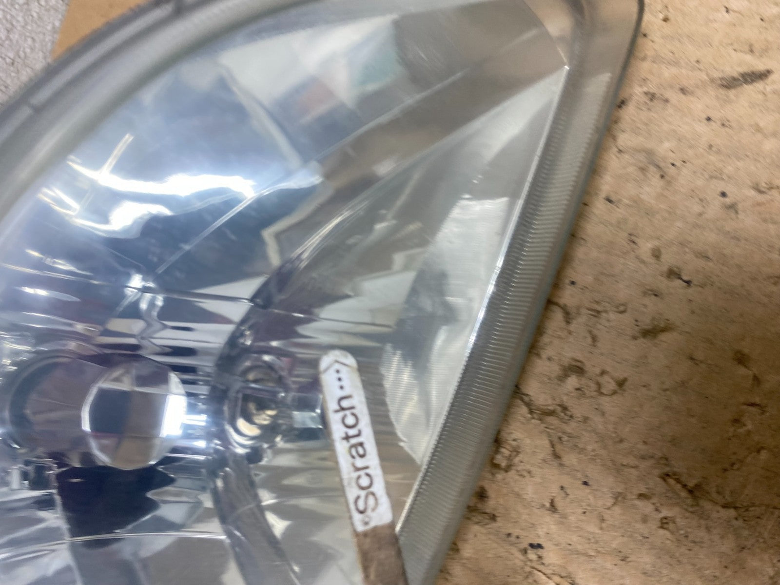 2001  to 2003 Toyota Sienna Right Passenger Side Headlight OEM Q7867 DW6