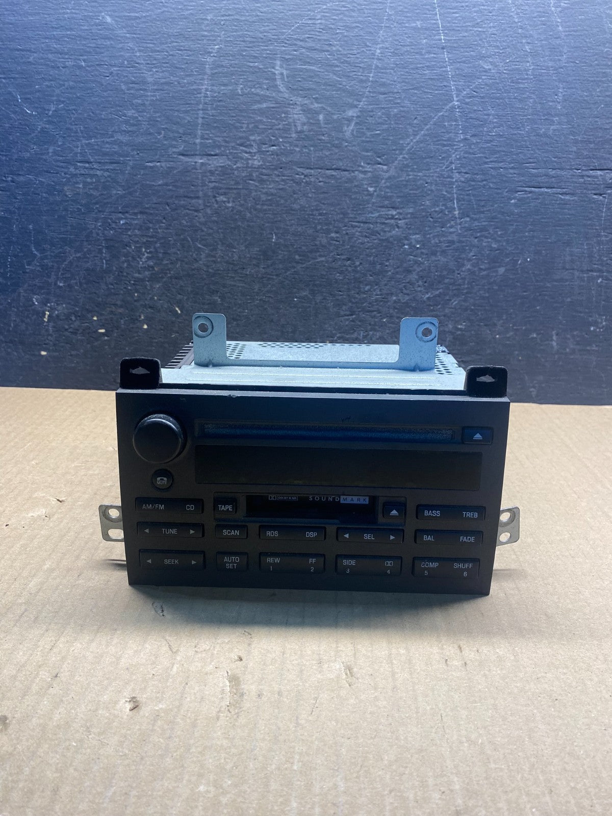 2003 - 2010 Lincoln Town Car AM/FM Radio CD Player ag3807 DG0