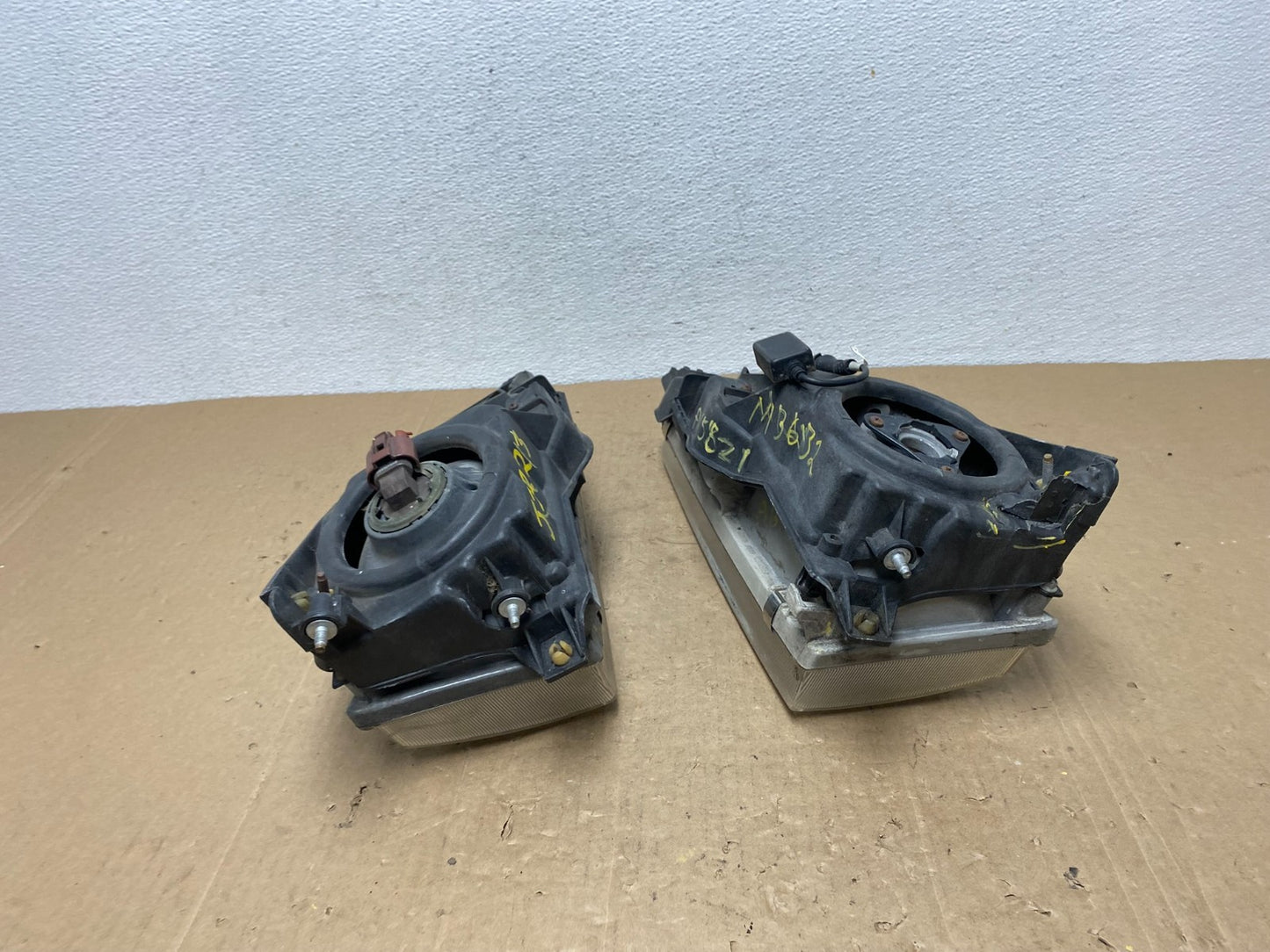 1993 to 1997 Toyota Corolla Left+Right Side Headlights AC5821 DW11