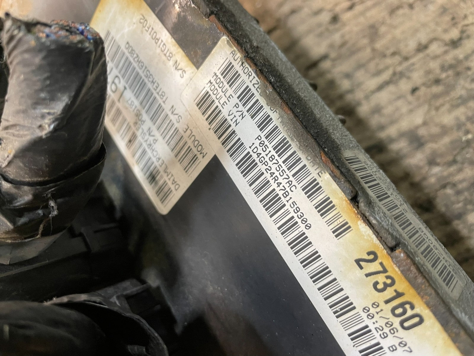 2007 Chrysler  Caravan 3.3L Engine Control Module p05187557ac V9169 DG3