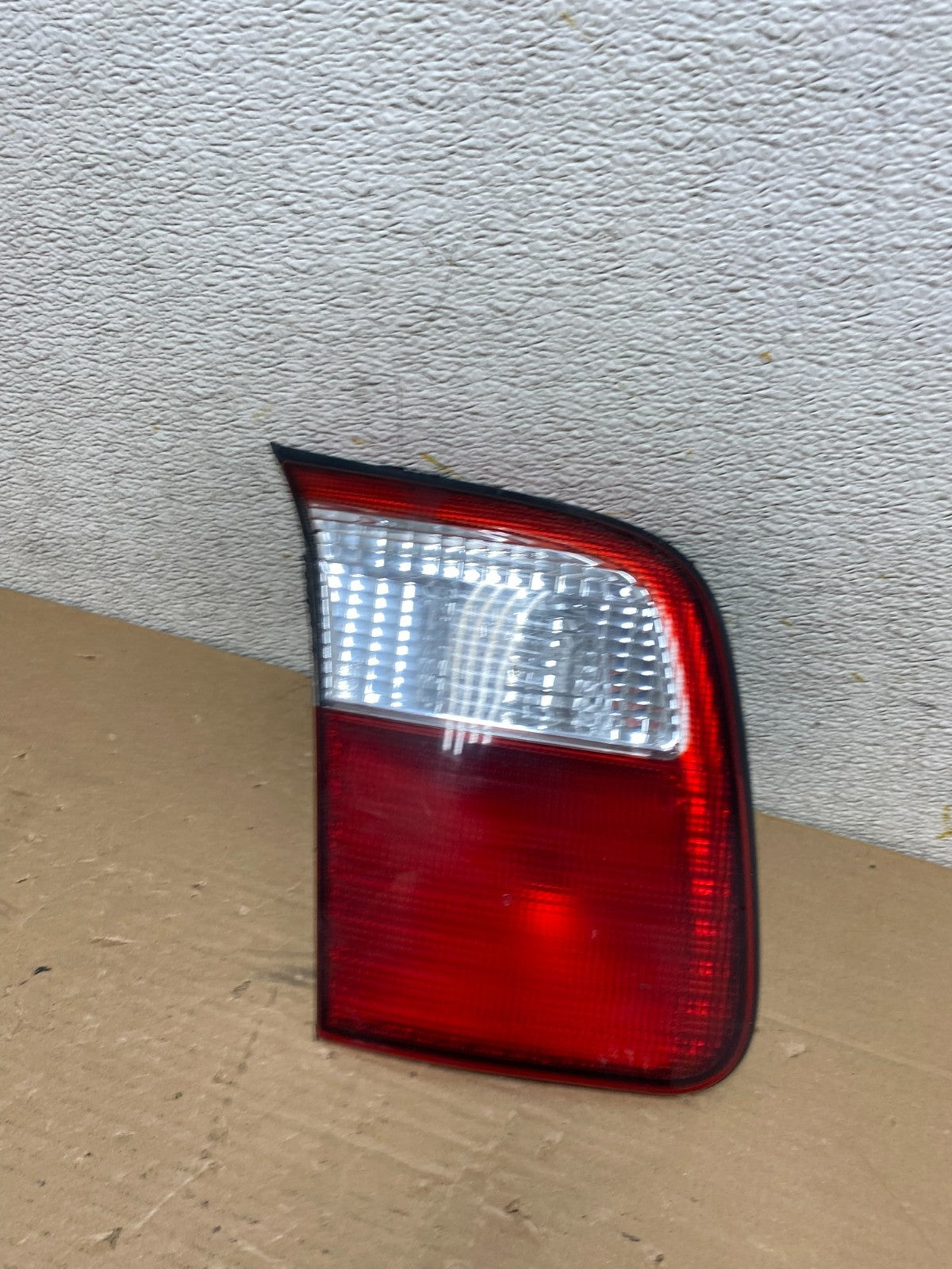2001 2002 Subaru Forester Left Driver Inner Lid Mounted Tail Light Oem R0572 DW0