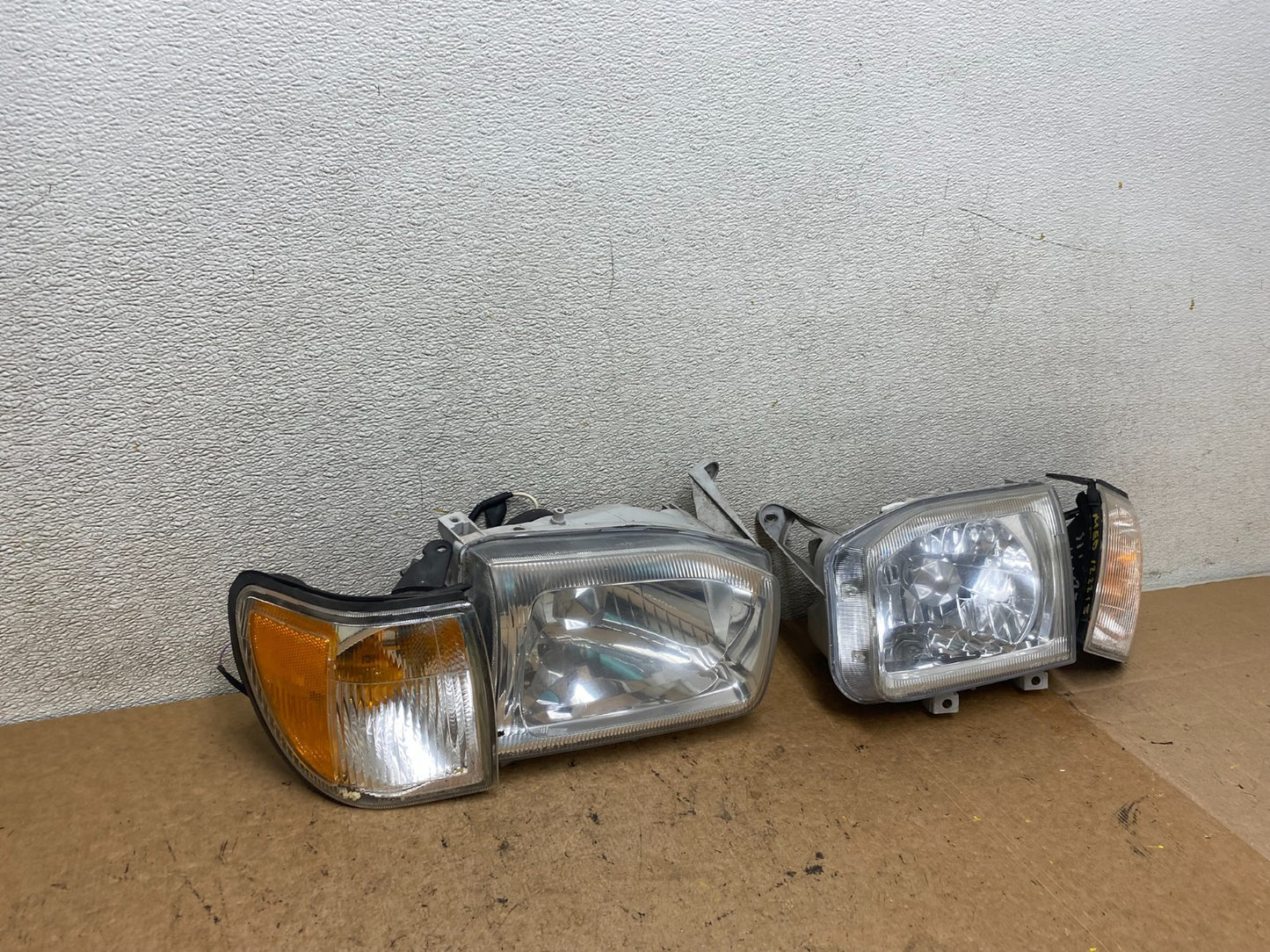 1999-2004 Nissan Pathfinder Left+Right Side Set Halogen Headlights Oem S9330 DW2