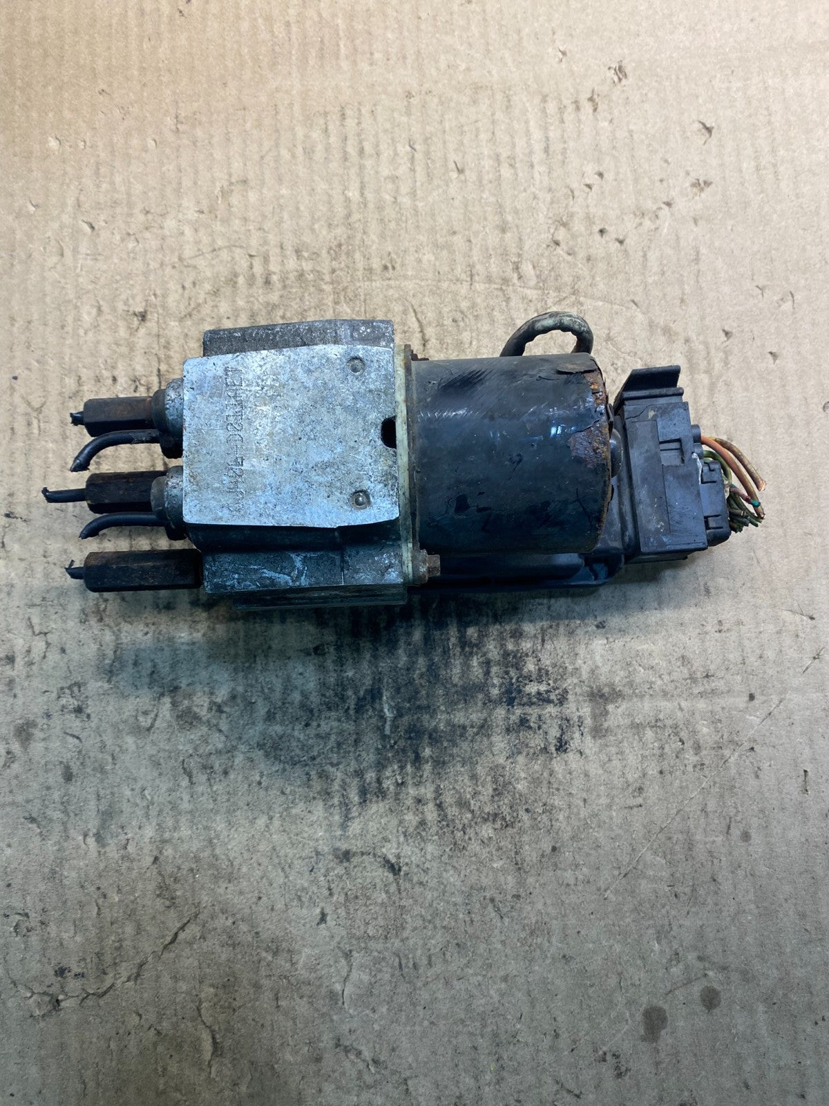 1999 to 2000 Ford F250 F350 SRW ABS Pump Control OEM 2c342c346be z4988 VDG5
