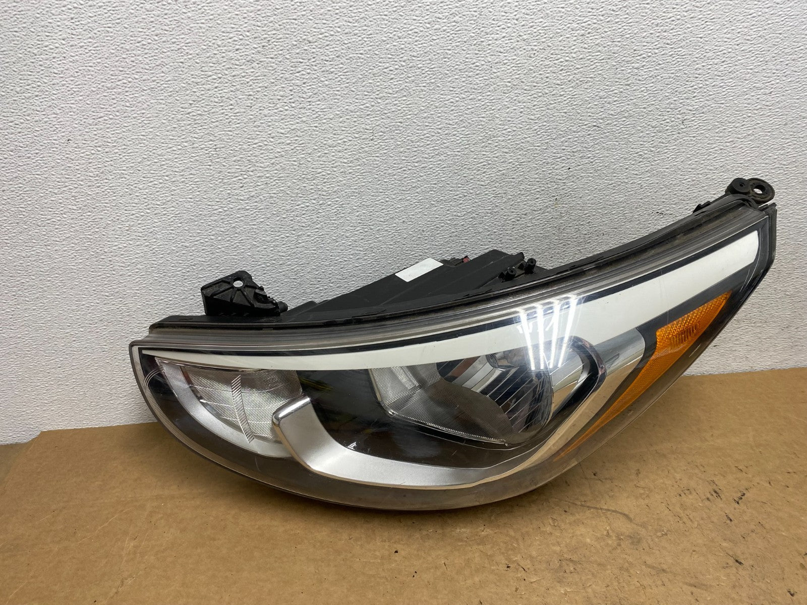 2015 to 2017 Hyundai Accent Left Driver LH Halogen Headlight AD5250 DW0