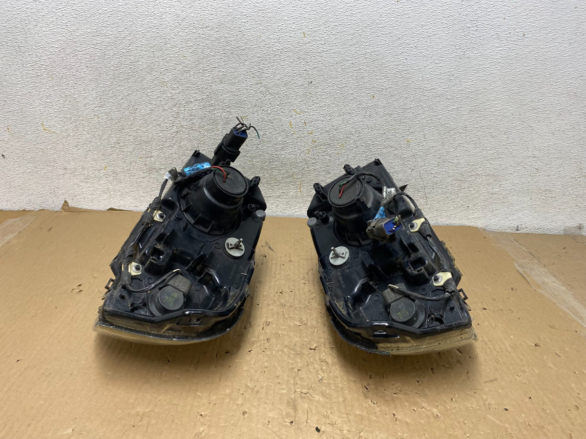 2000 to 2005 Mercury Sable Left+Right Side Halogen Headlights AH2849 DW10