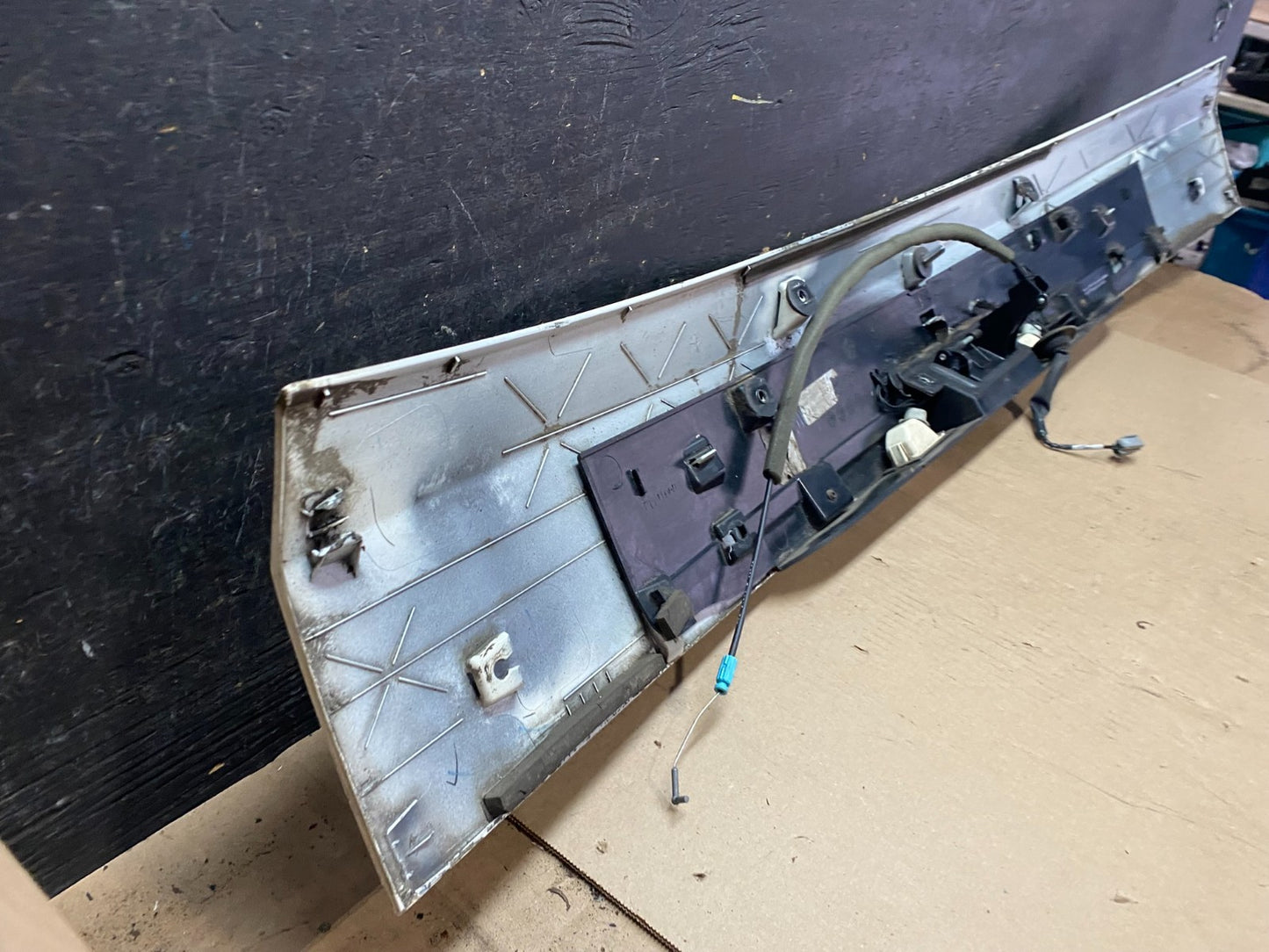 2011-2018 Dodge Grand Caravan Rear Tail Gate Trim Molding Panel OEM u7457 DG11