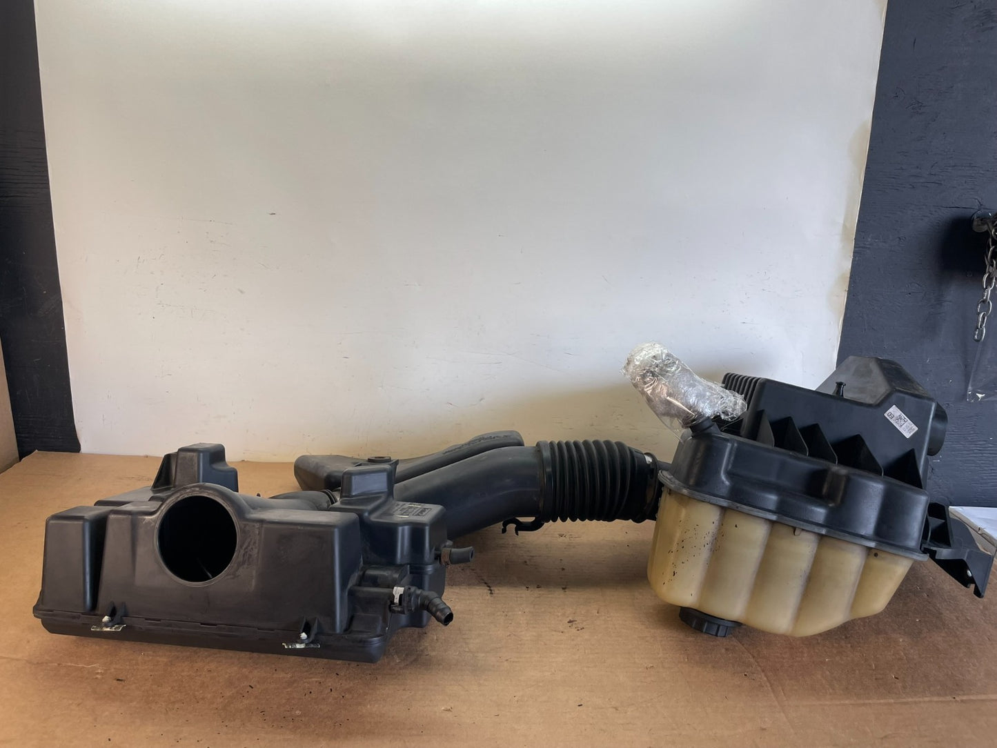 2011-2016 Ford F250 F350 Engine Coolant Reservoir Tank Air Cleaner Box AF8832 DG3