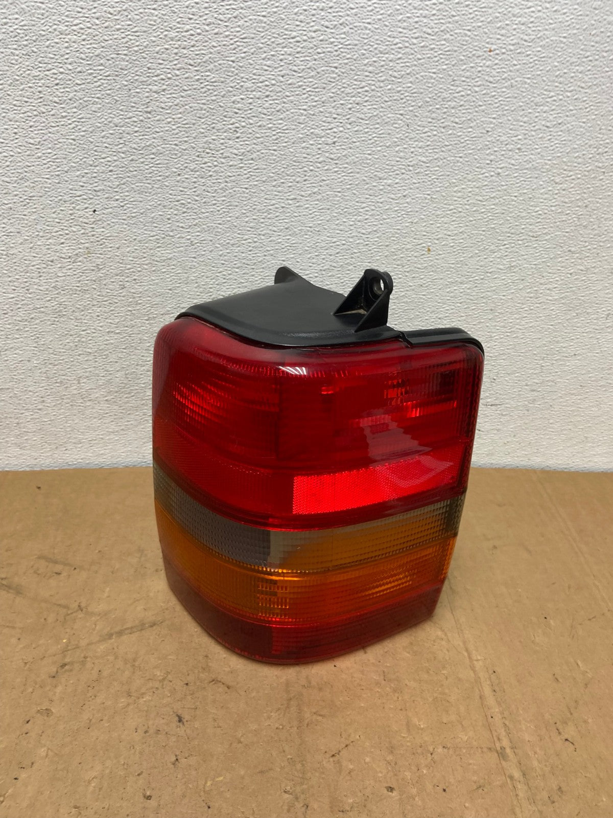 1993-1998 Jeep Grand Cherokee ZJ Right Passenger Rh Tail Light DEP AD1262 LK0