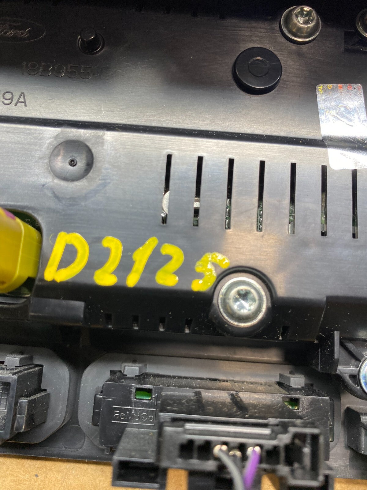 2020 to 2023 Ford  Explorer Console Radio Display Screen Air Vents D2125 DG1 Oem6