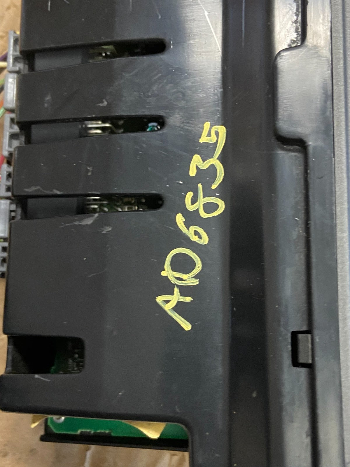 2003 to 2006 Lincoln Town Car Climate Control Panel ad6835 DG6