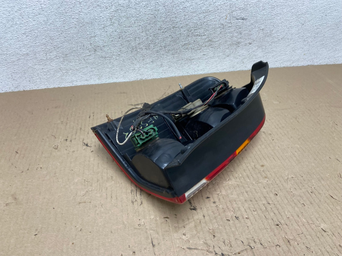 2001 to 2007 Ford Escape Right Passenger RH Side Tail Light AF5952 LK3